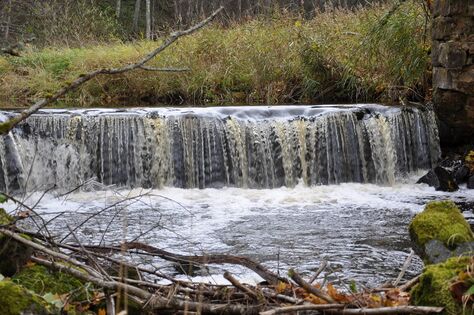 Pöögle ülevoolupaisu betoonist alus. Foto: E. Kirt, 2010. a.