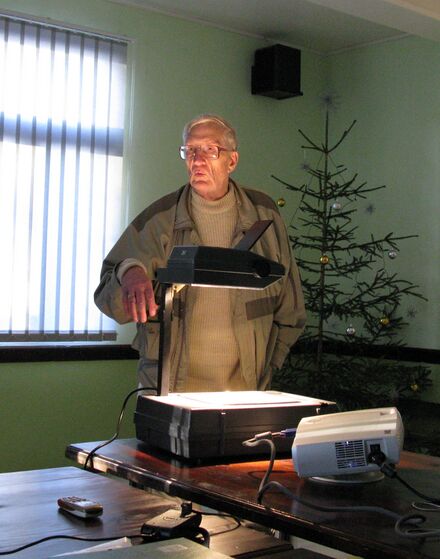 Anto Juske Äksi veskis 2010. a. oma legendaarse "tuumakohvriga"