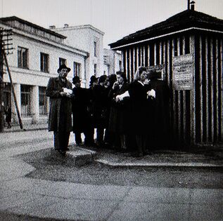 Kiosk keskristmikul, 1944. a.