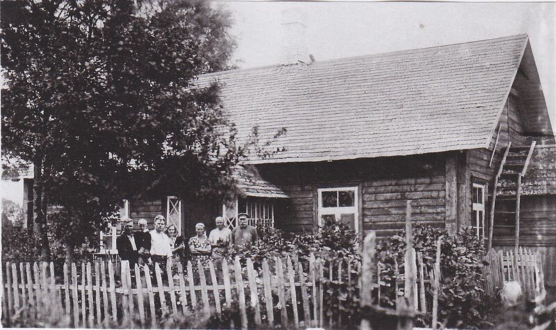 Fail:F10 Veskimäe talupere ja külalised Karla Vahar (süles Uno), Friedrich Karm, Vilhelmine Viltmann-Karm, Elisabeth Vahar, Pauline Viltmann-Klaus, Mart Viltmann..jpg